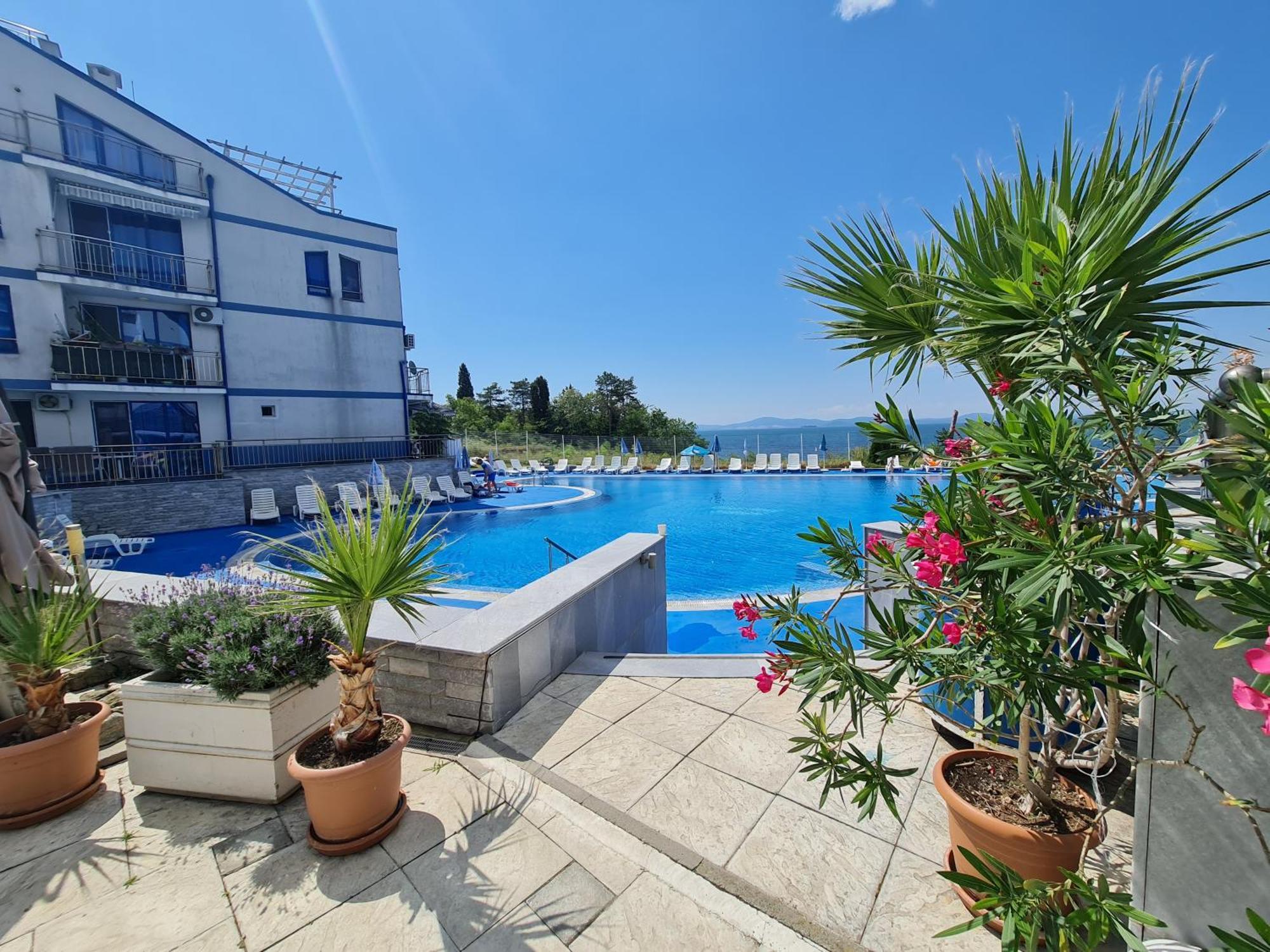 Blue Bay Palace Apart Complex Pomorie Exterior photo
