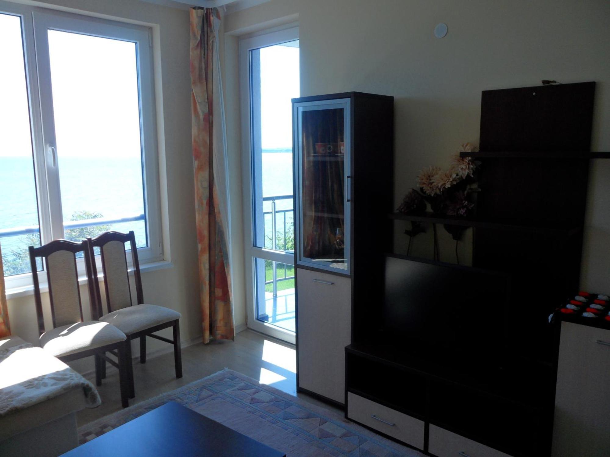Blue Bay Palace Apart Complex Pomorie Room photo