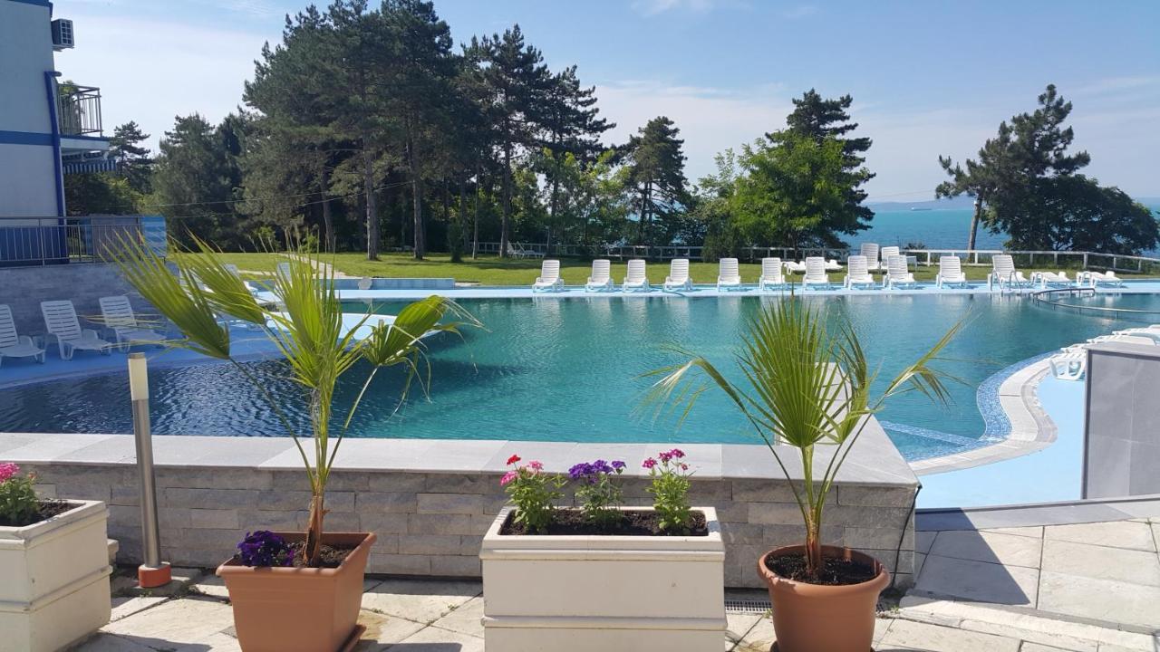 Blue Bay Palace Apart Complex Pomorie Exterior photo